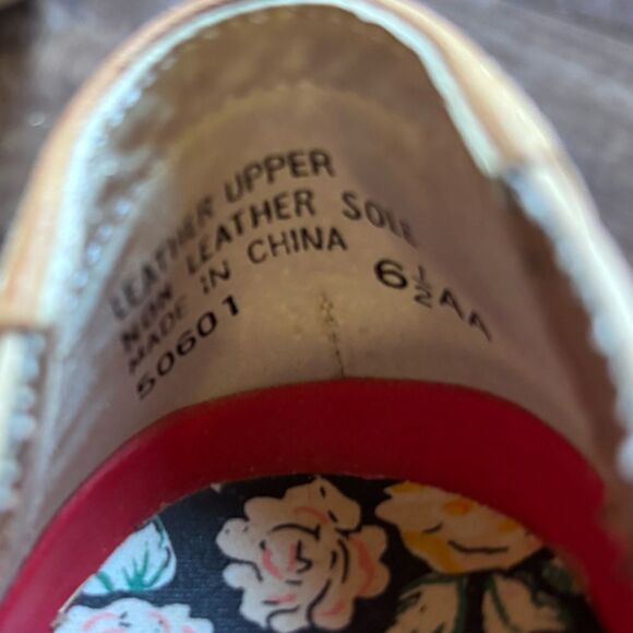 6.5 Women’s Hush Puppies Slip on Suede Shoes Embroidered Floral Flats - Picture 9 of 9